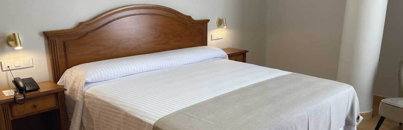 cama habitacion doble cama habitacion doble hotel almijara la herradura granada